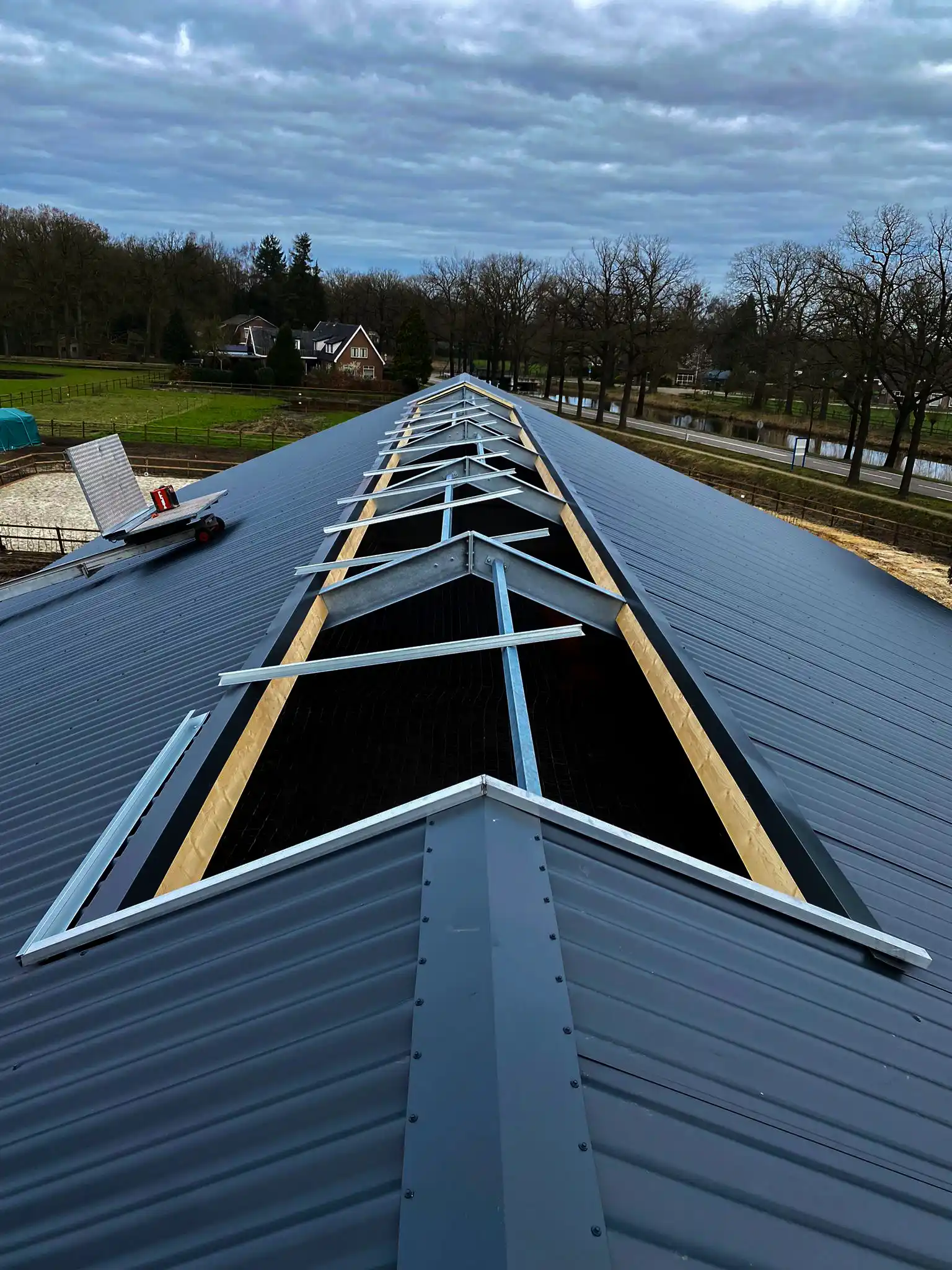 Het plaatsen van een lichtstraat in Lieren 1