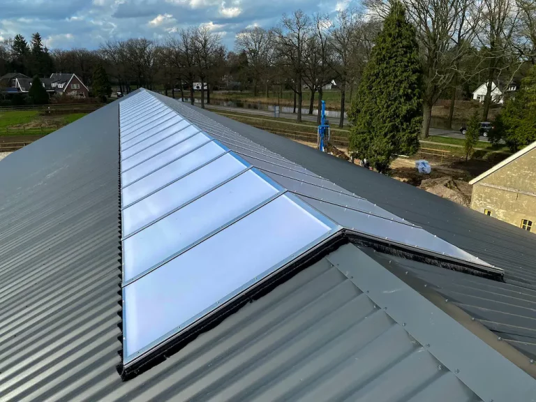 Lichtstraat op rijhal in Lieren