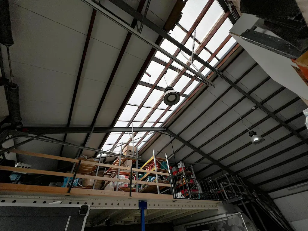Geplaatste lichtstraat vanaf binnenkant in Nieuwerkerk a/d IJssel