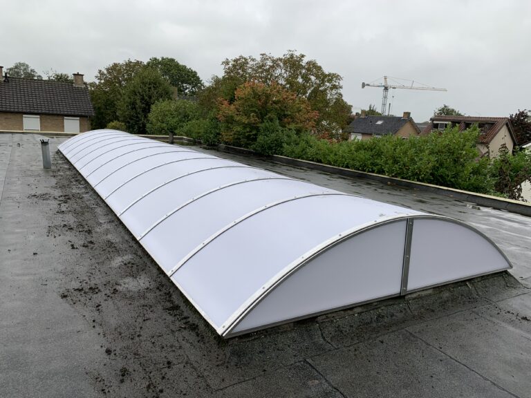 na plaatsing lichtstraten schoolgebouw